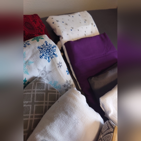 TwinSize Flat Sheet BNDL, 9 flat sheets! Washed but not used, perfect CONDITION - Picture 2 of 5